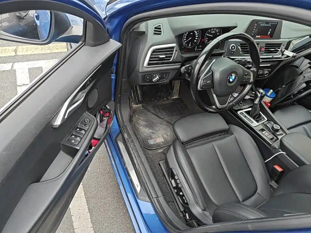 BMW 1 Series 2018 — фото 16