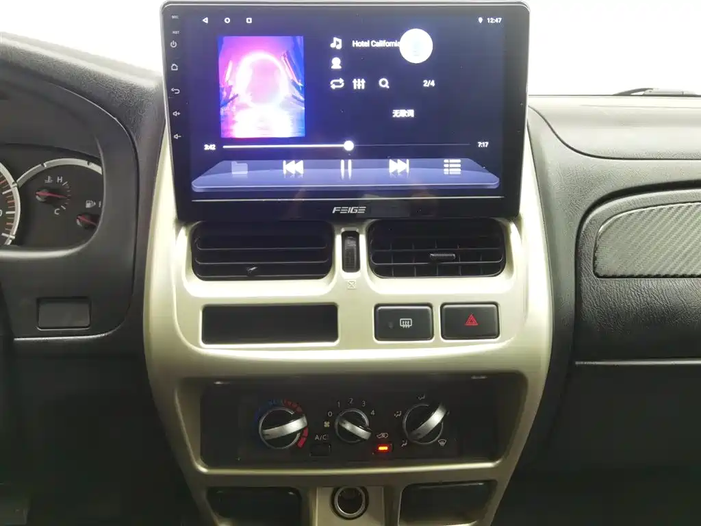 Nissan Paladin 2012 — фото 12