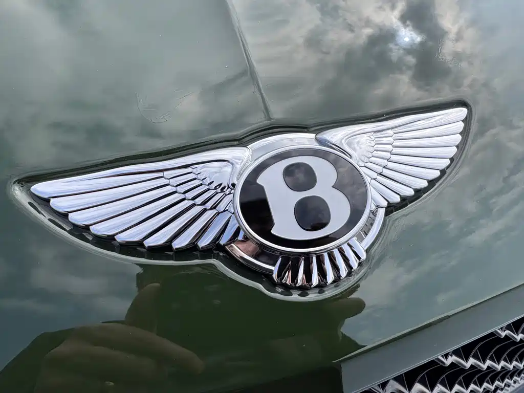 Bentley Bentayga 2024 — фото 16