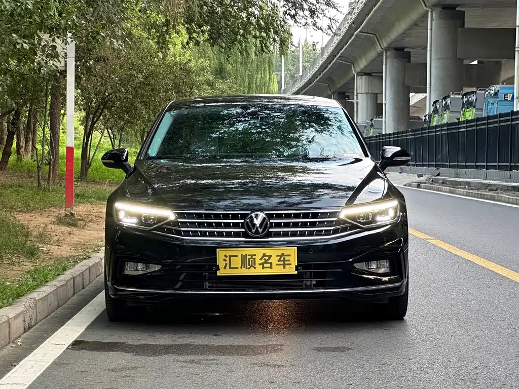 Volkswagen Magotan 2025