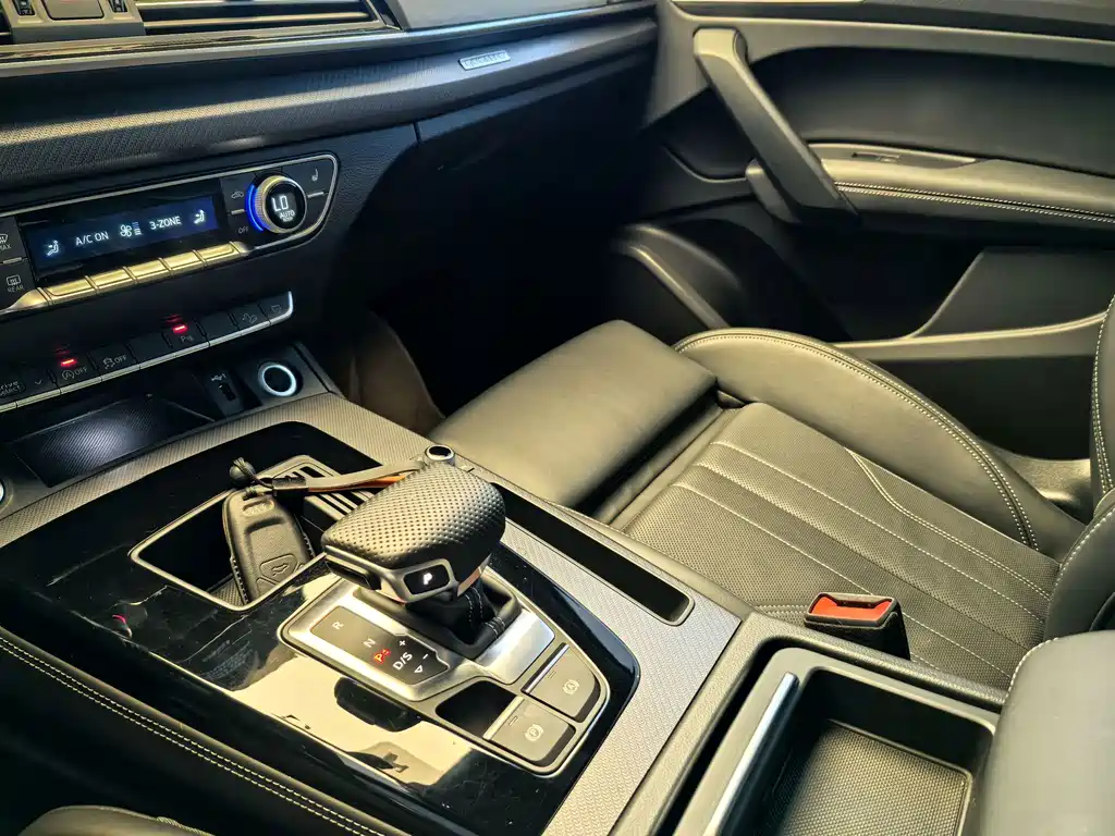 Audi Q5L 2024 — фото 13