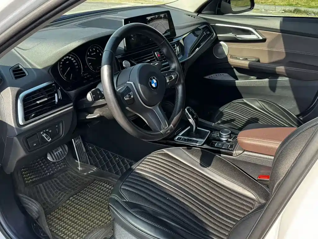 BMW 1 Series 2021 — фото 14