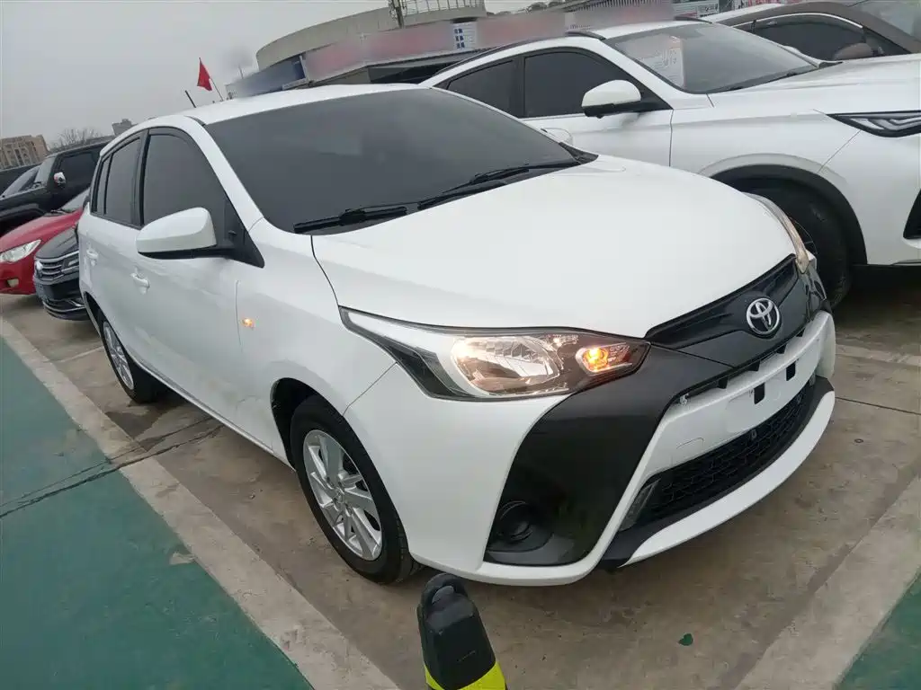 Toyota Yaris L 2018 — фото 10