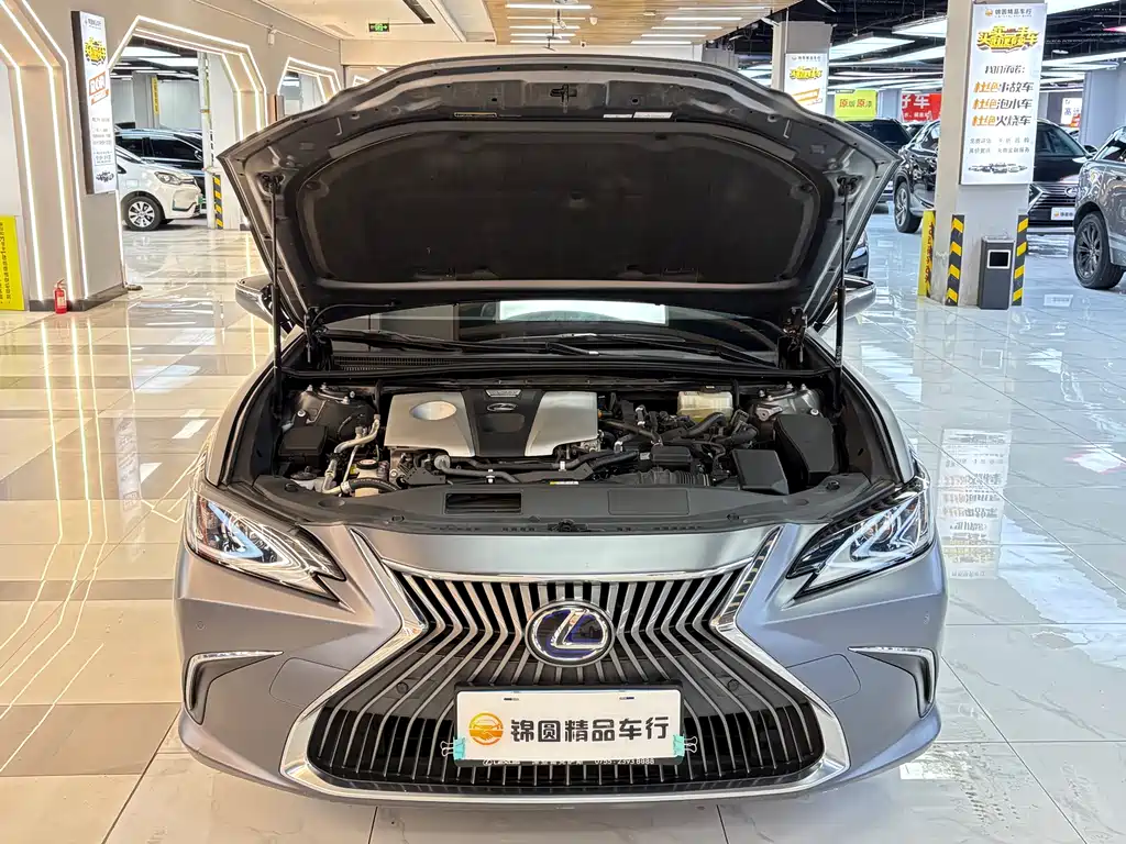 Lexus ES 2020 — фото 19