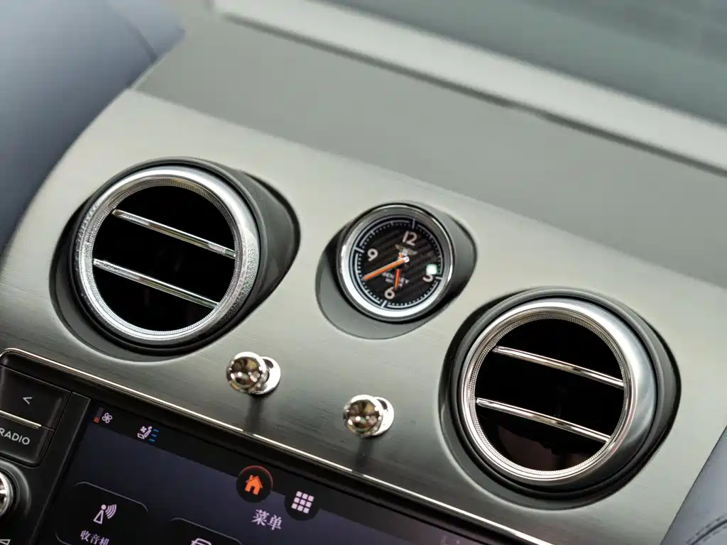 Bentley Bentayga 2020 — фото 19