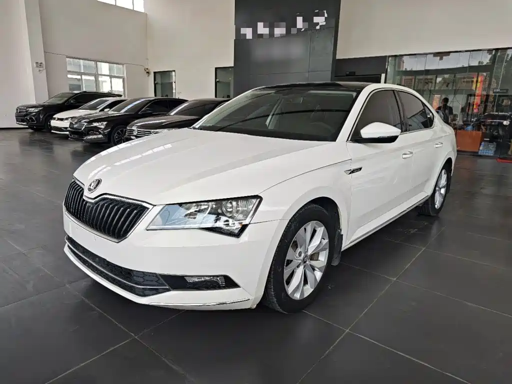 Skoda Superb 2019 — фото 1