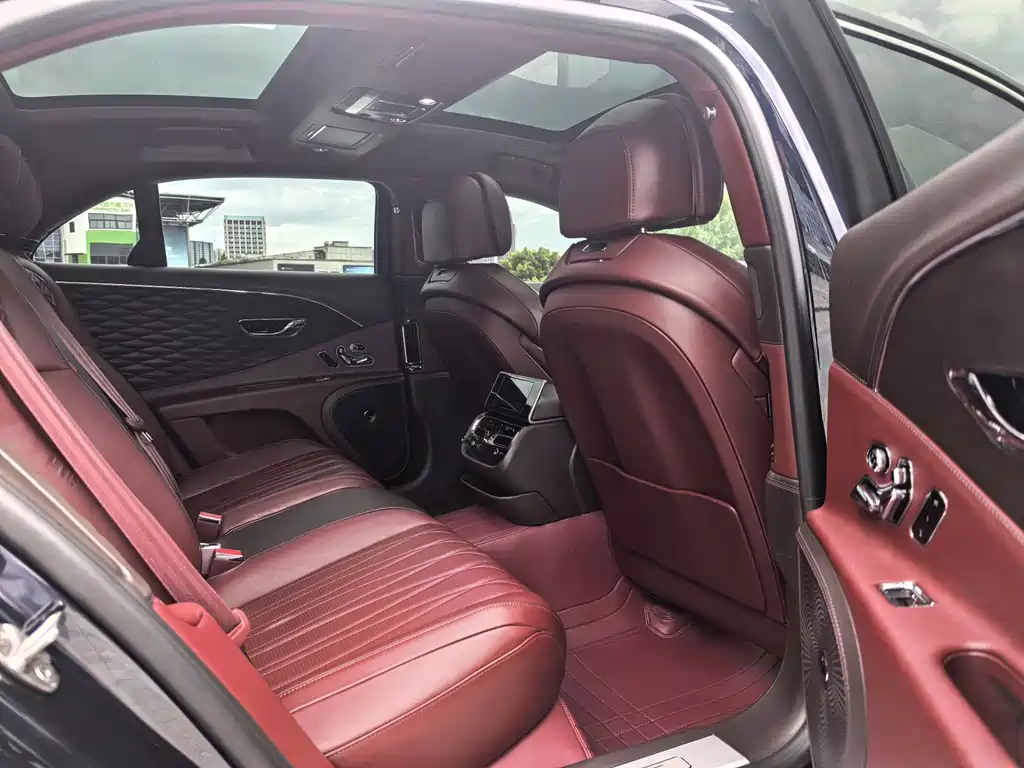 Bentley Flying Spur 2021 — фото 10