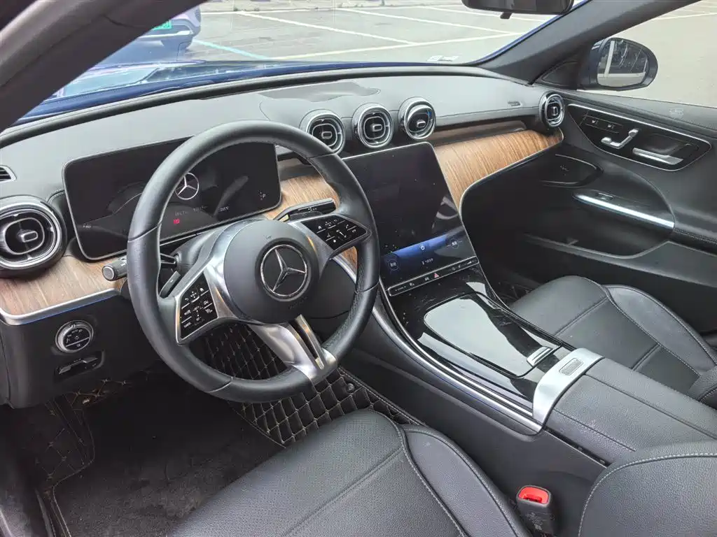 Mercedes-Benz C-Class 2024 — фото 11