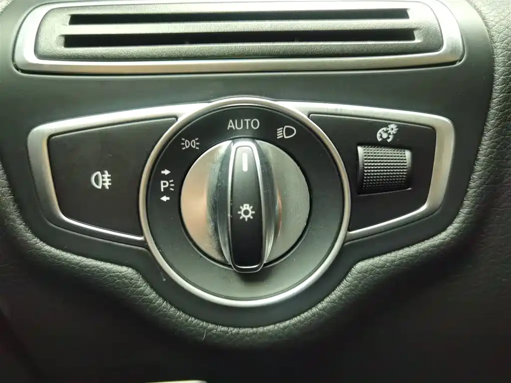 Mercedes-Benz C-Class 2019 — фото 21