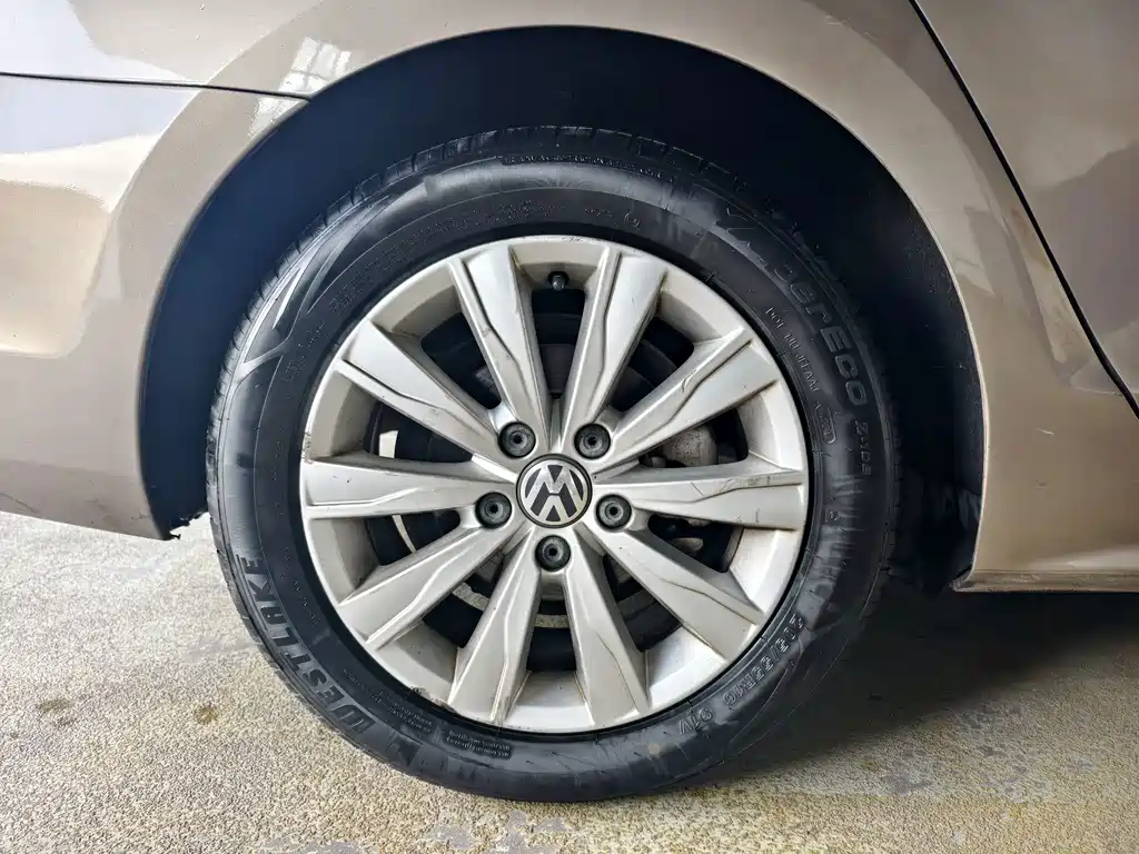 Volkswagen Sagitar 2014
