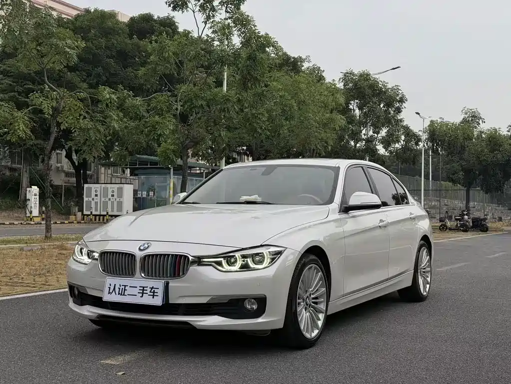 BMW 3 Series 2018 — фото 1