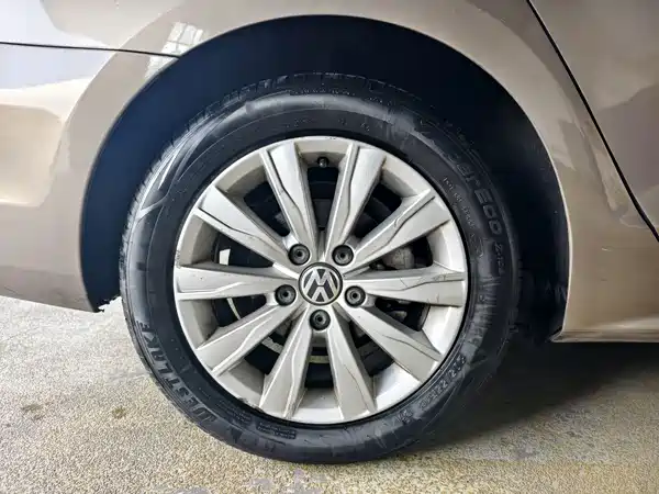 Volkswagen Sagitar 2014