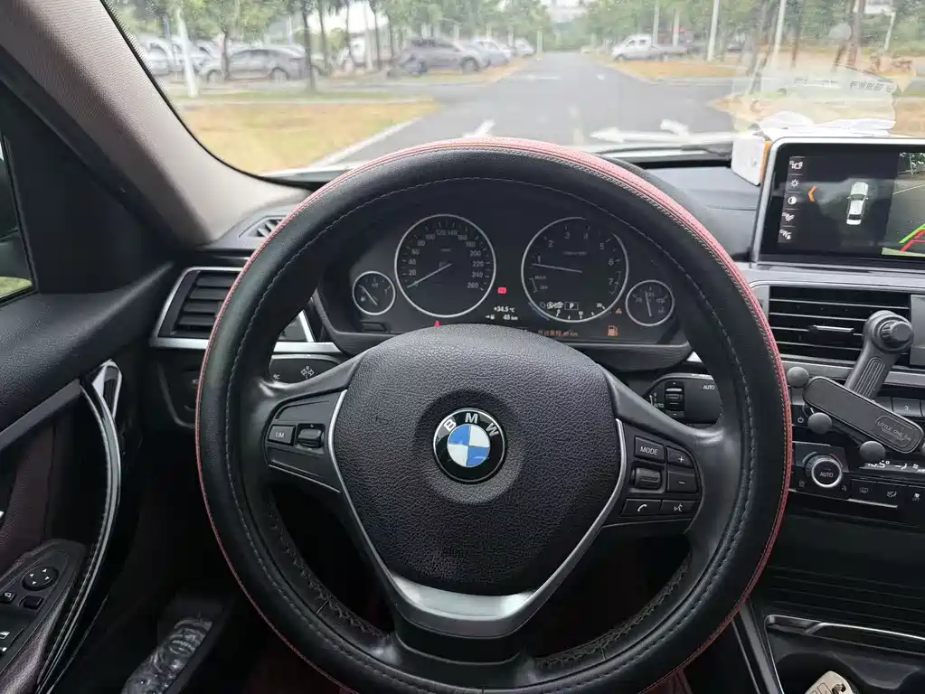 BMW 3 Series 2018 — фото 12