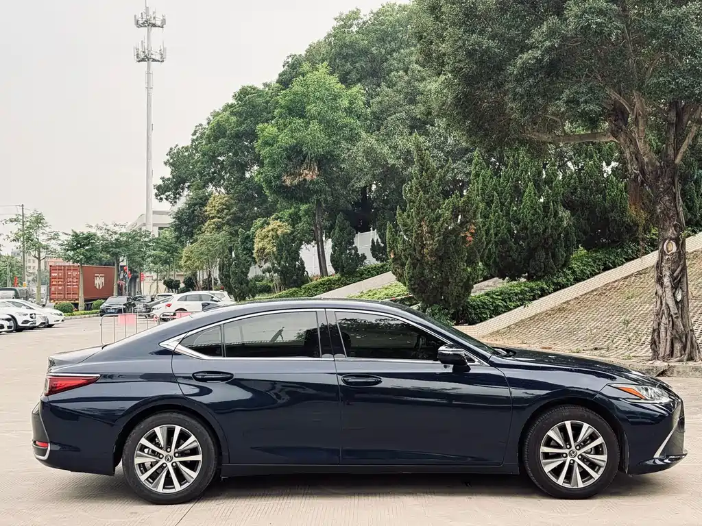 Lexus ES 2019 — фото 7