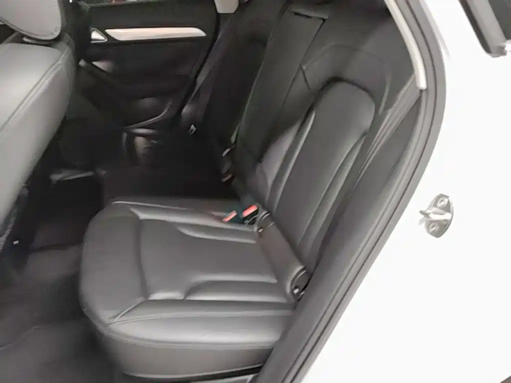 Audi Q3 2015 — фото 17