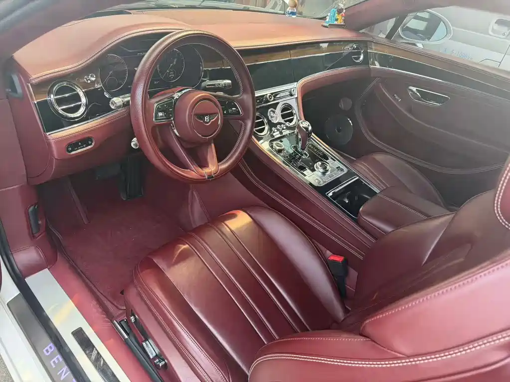 Bentley Continental 2021