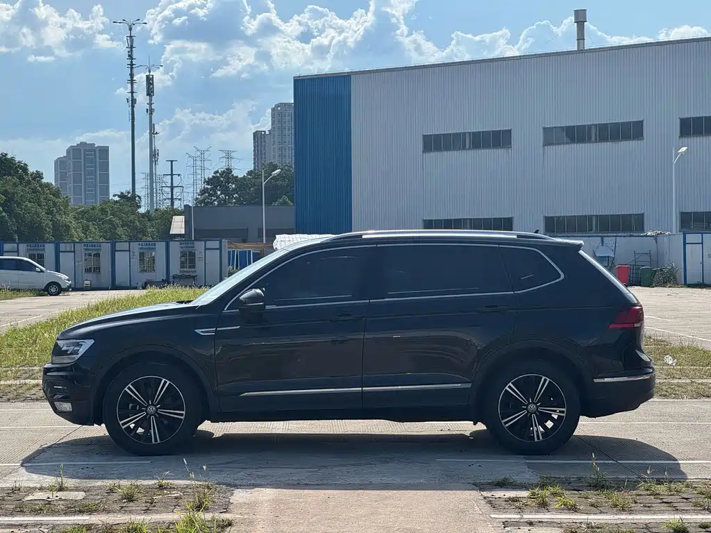Volkswagen Tiguan L 2020 — фото 8