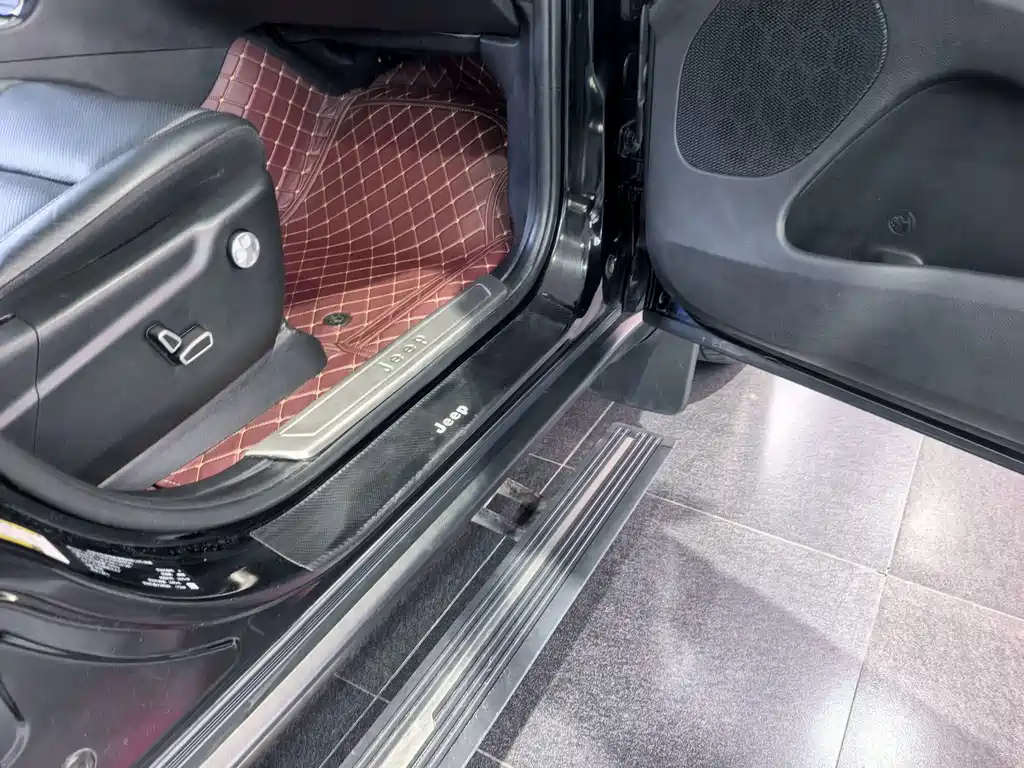 Jeep Grand Cherokee 2021 — фото 12