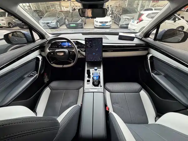 Geely Boyue L 2025