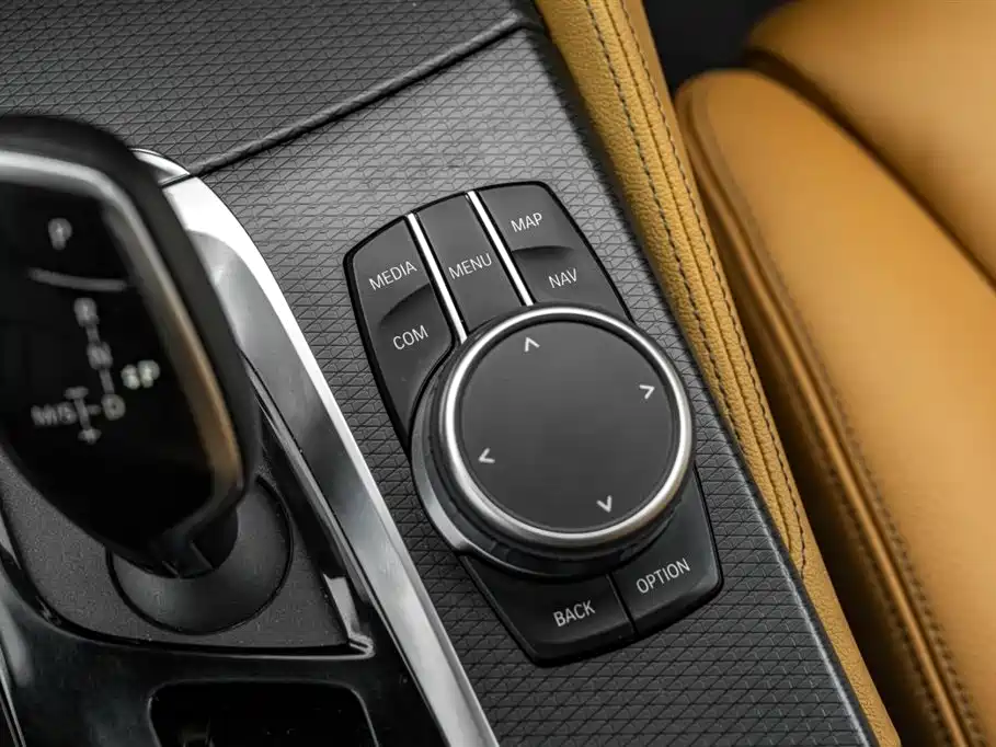 BMW 5 Series 2021 — фото 35