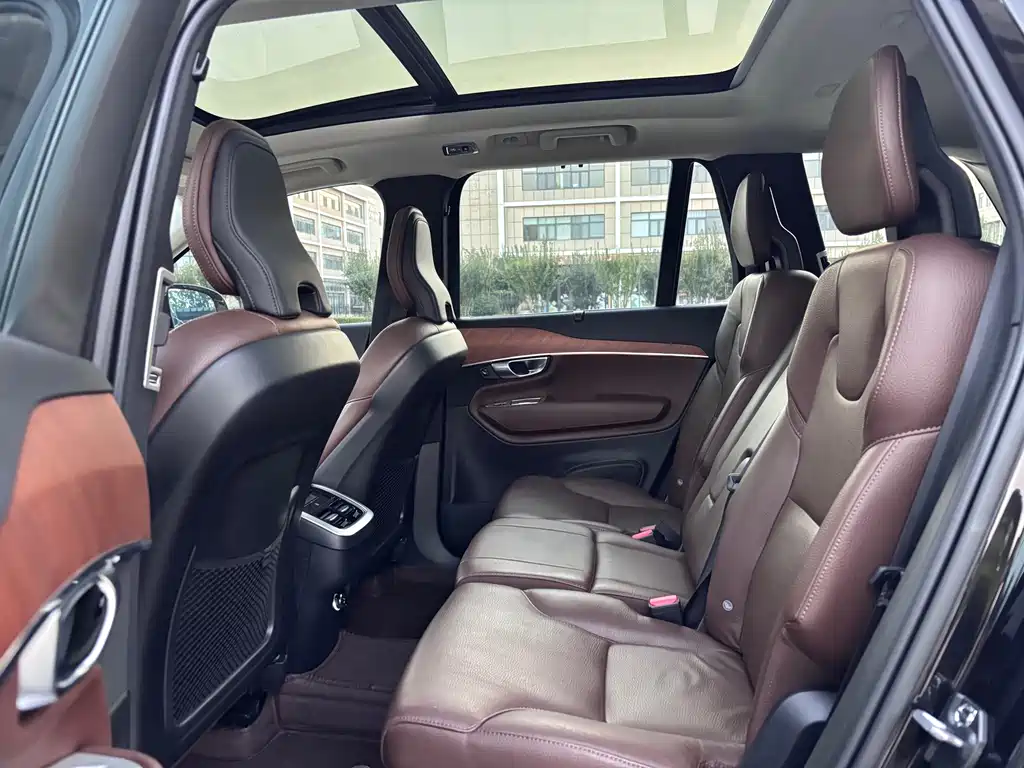 Volvo XC90 2019 — фото 11