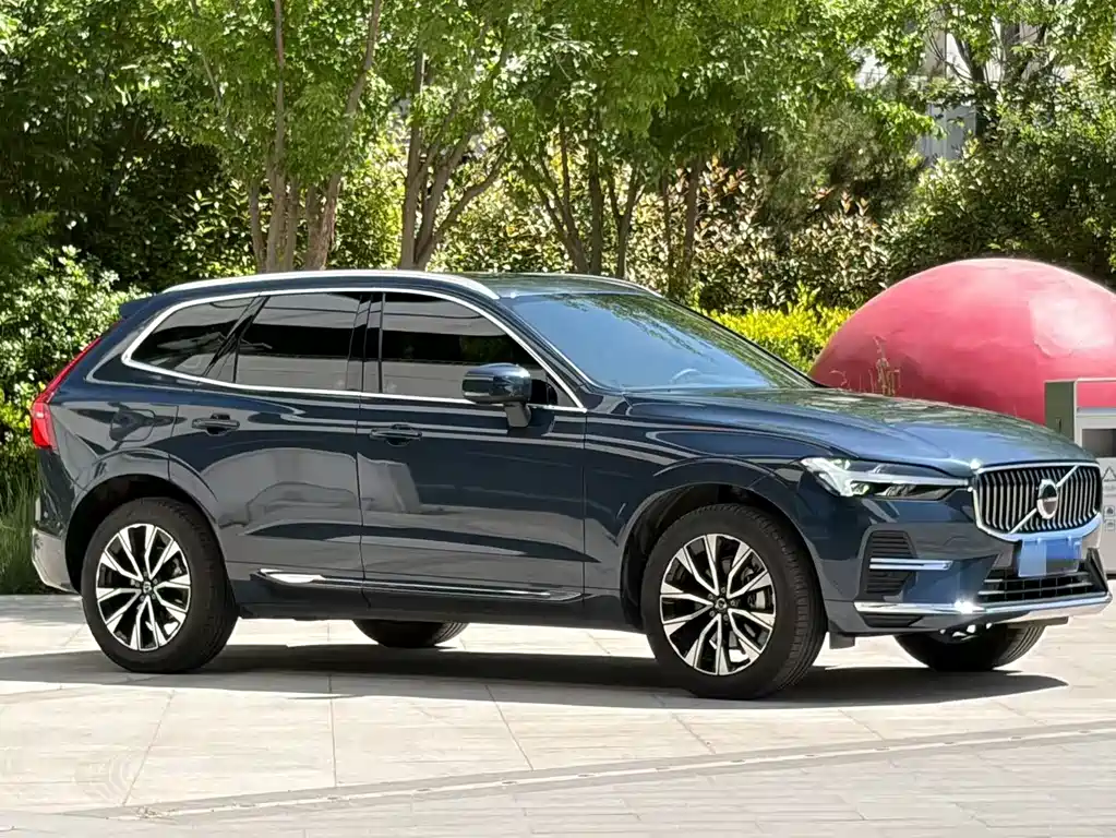 Volvo XC60 2022 — фото 3
