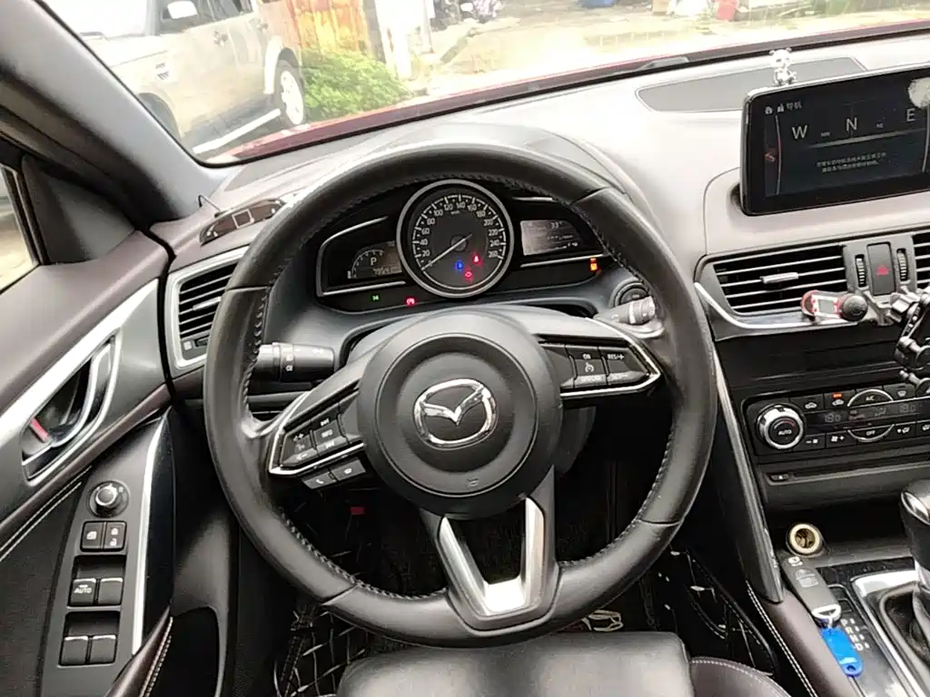 Mazda CX-4 2018 — фото 11