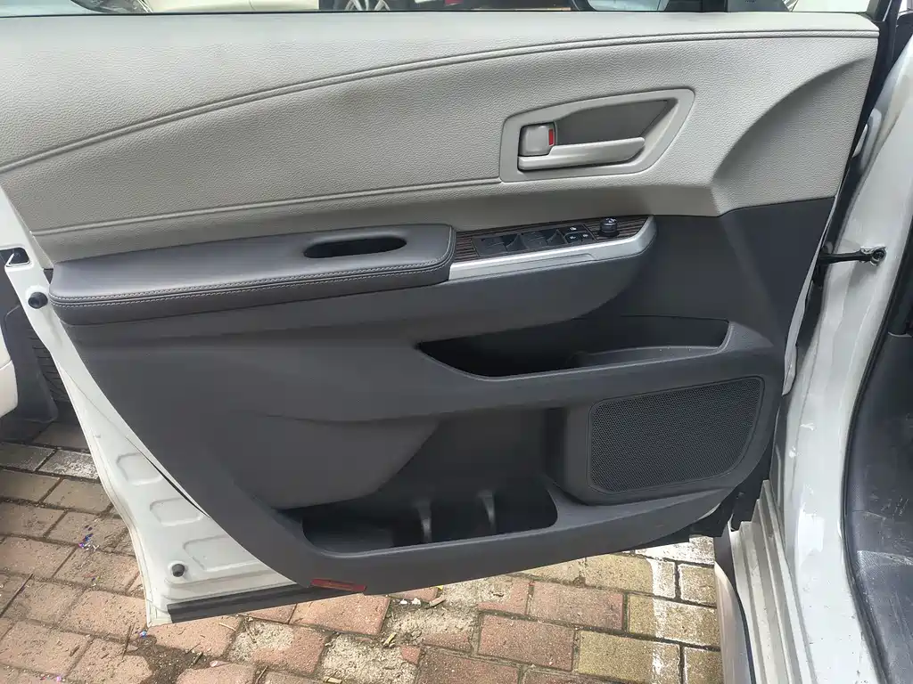 Toyota Granvia 2024