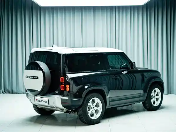 Land Rover Defender 2024