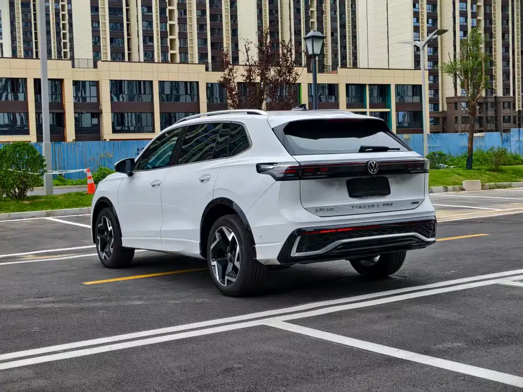 Volkswagen Tiguan L 2025
