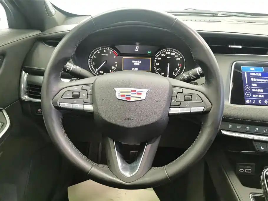 Cadillac XT4 2020 — фото 15