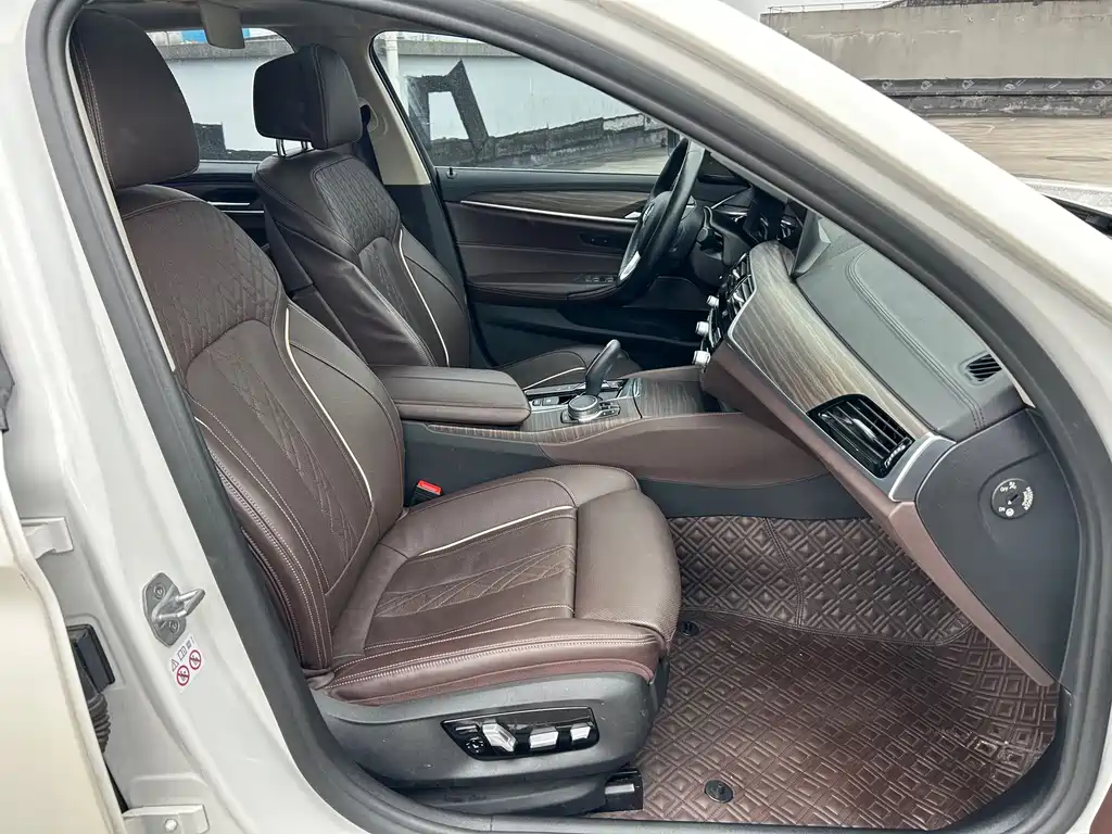 BMW 5 Series New Energy 2019 — фото 15