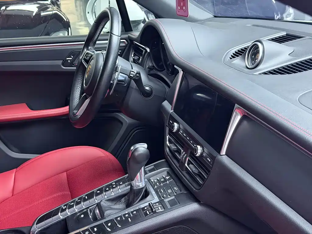 Porsche Macan 2018 — фото 15