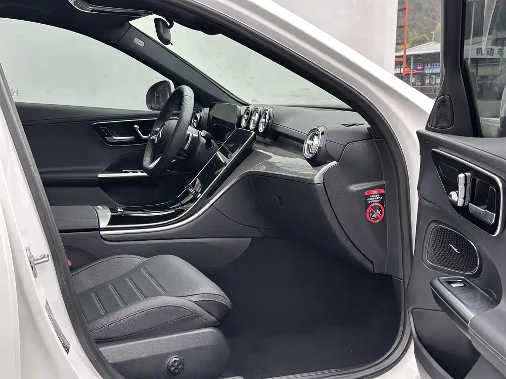 Mercedes-Benz C-Class 2024