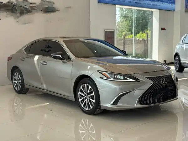 Lexus ES 2021