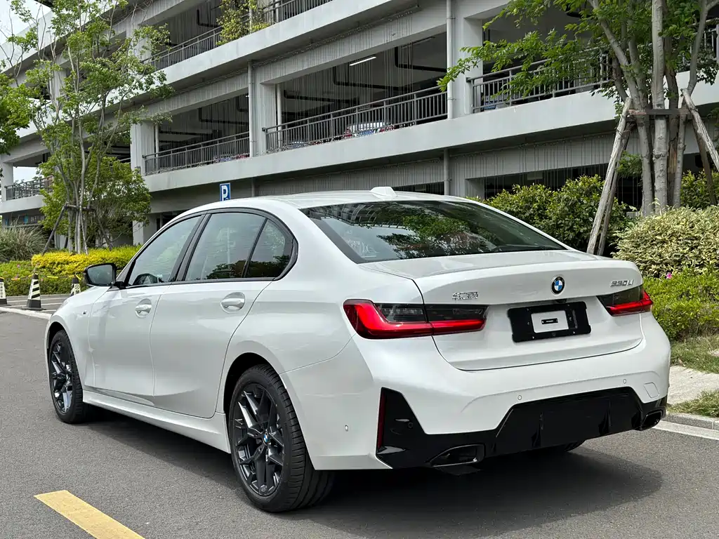 BMW 3 Series 2025 — фото 12