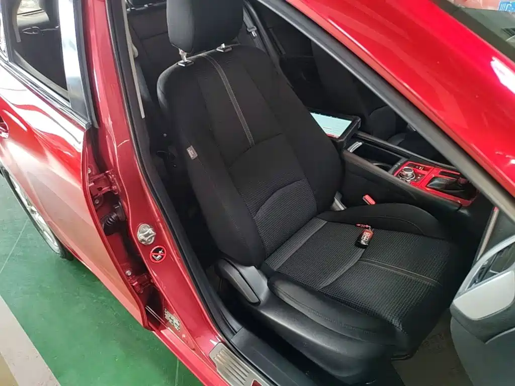 Mazda 3 Axela 2019 — фото 25