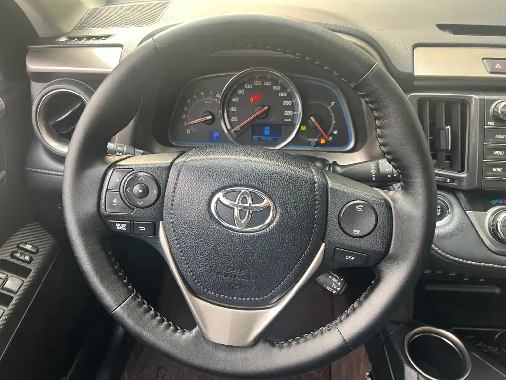 Toyota RAV4 2015 — фото 21