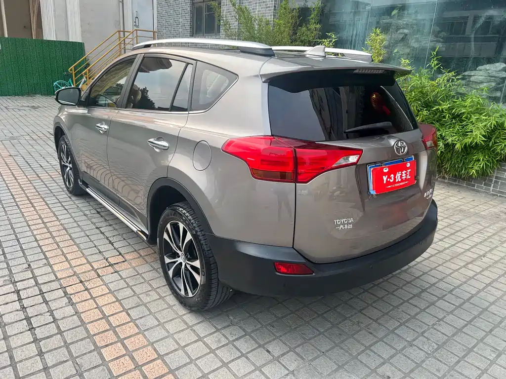 Toyota RAV4 2015 — фото 25