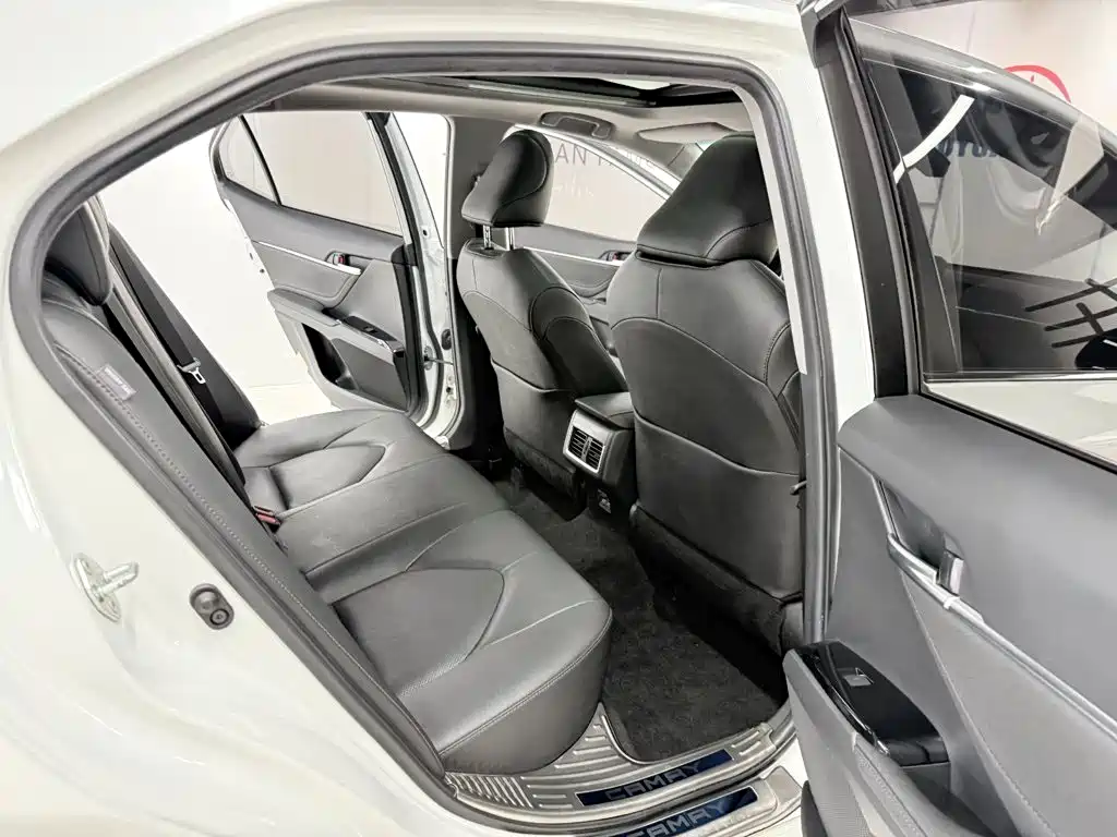 Toyota Camry 2022 — фото 14