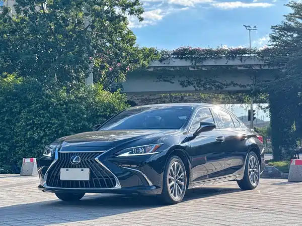 Lexus ES 2024