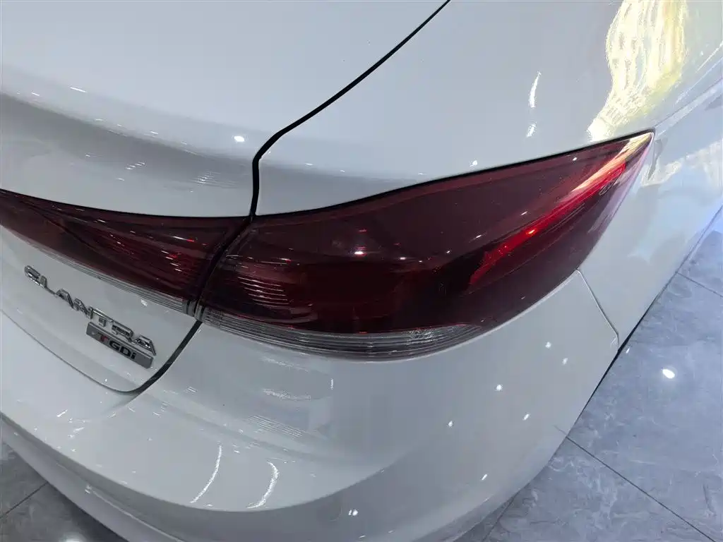 Hyundai Elantra 2019 — фото 24