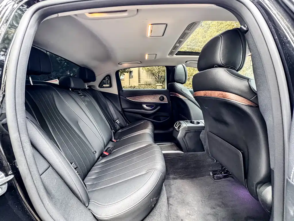 Mercedes-Benz E-Class 2019 — фото 13