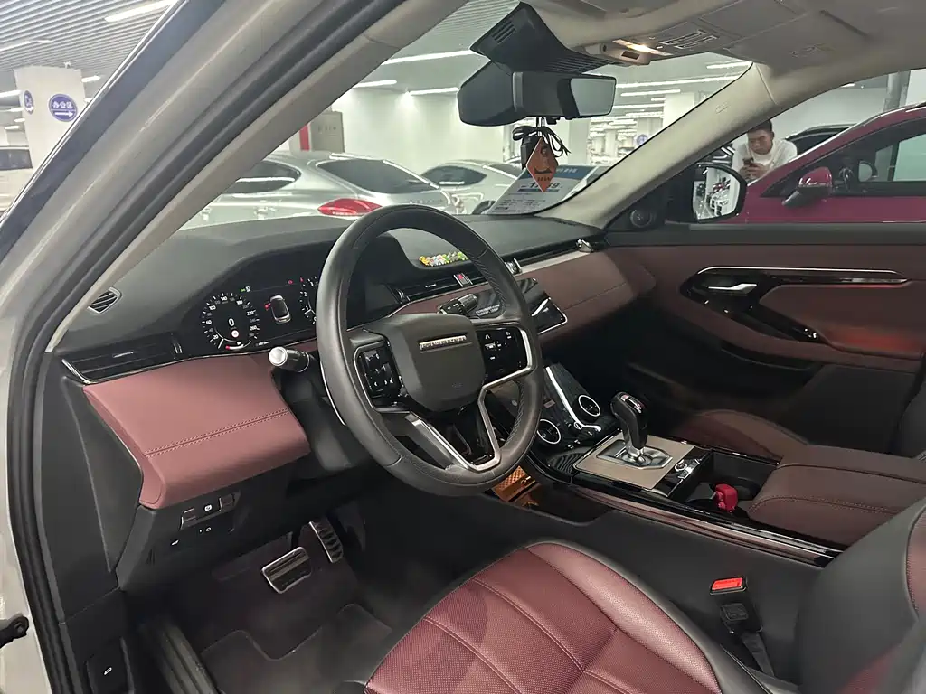 Land Rover Evoque 2023 — фото 8