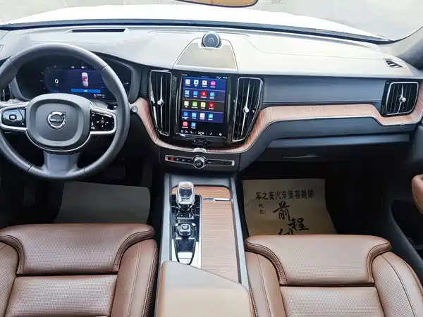 Volvo XC60 Plug-In Hybrid 2024