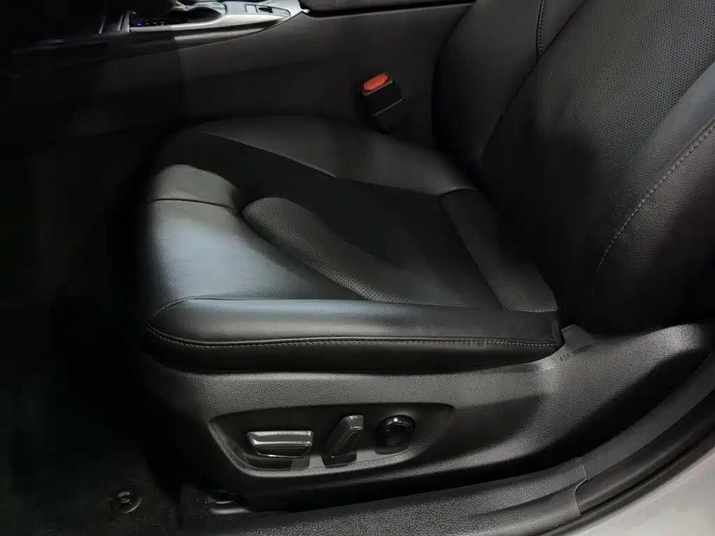 Toyota Camry 2023 — фото 20