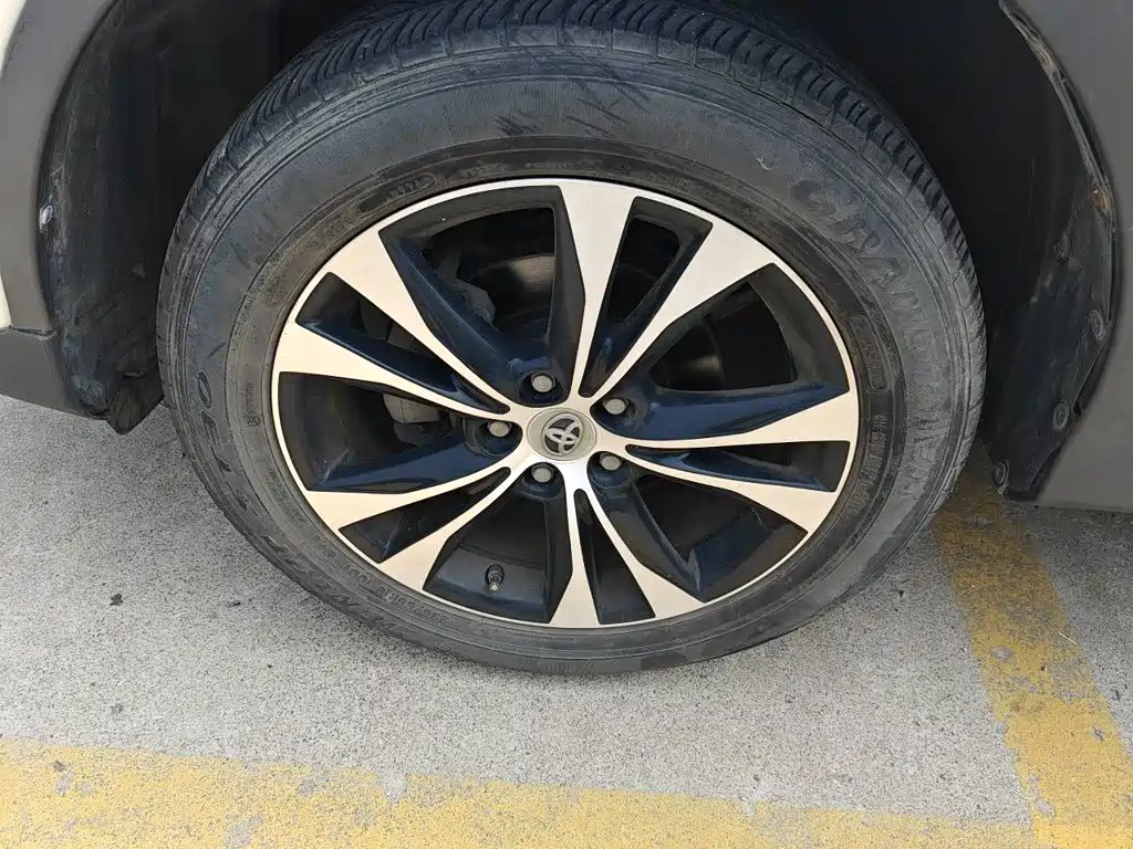 Toyota RAV4 2016 — фото 23