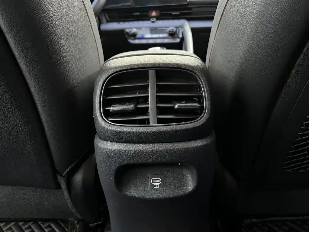 Hyundai Elantra 2023 — фото 13