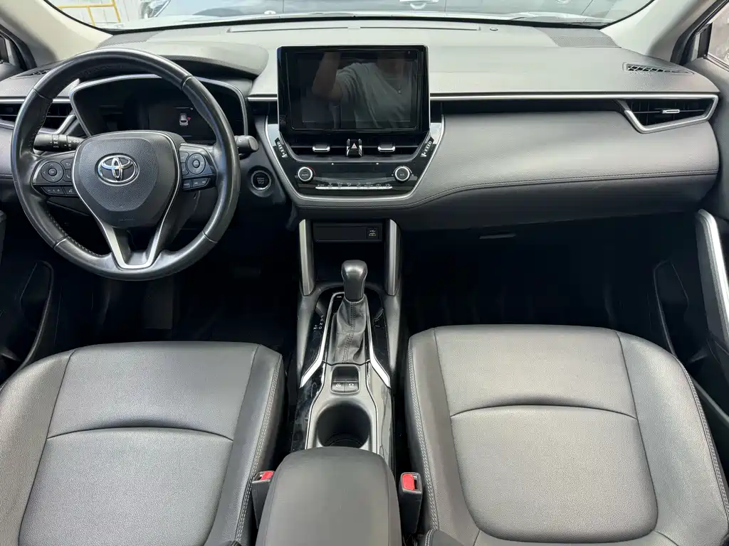 Toyota Corolla Cross 2022 — фото 16