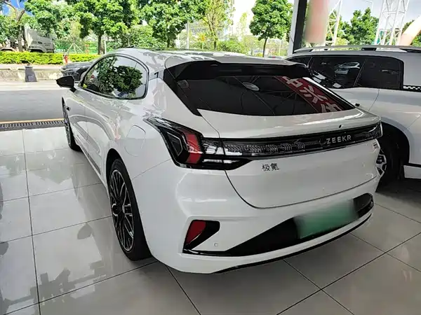 Zeekr 001 2024